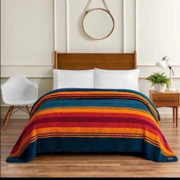 Pendleton Other - NWT Pendleton sherpa fleece striped king blanket